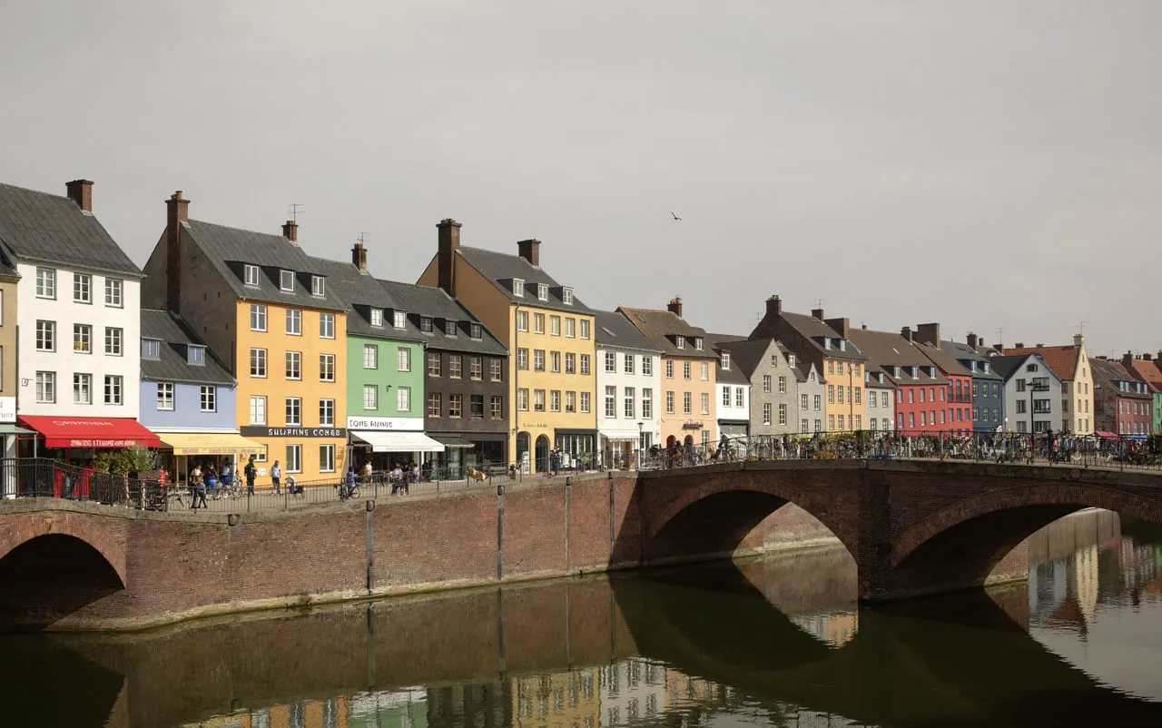 Le quartier Saint-Leu à Amiens, maisons en brique le long des canaux de la Somme